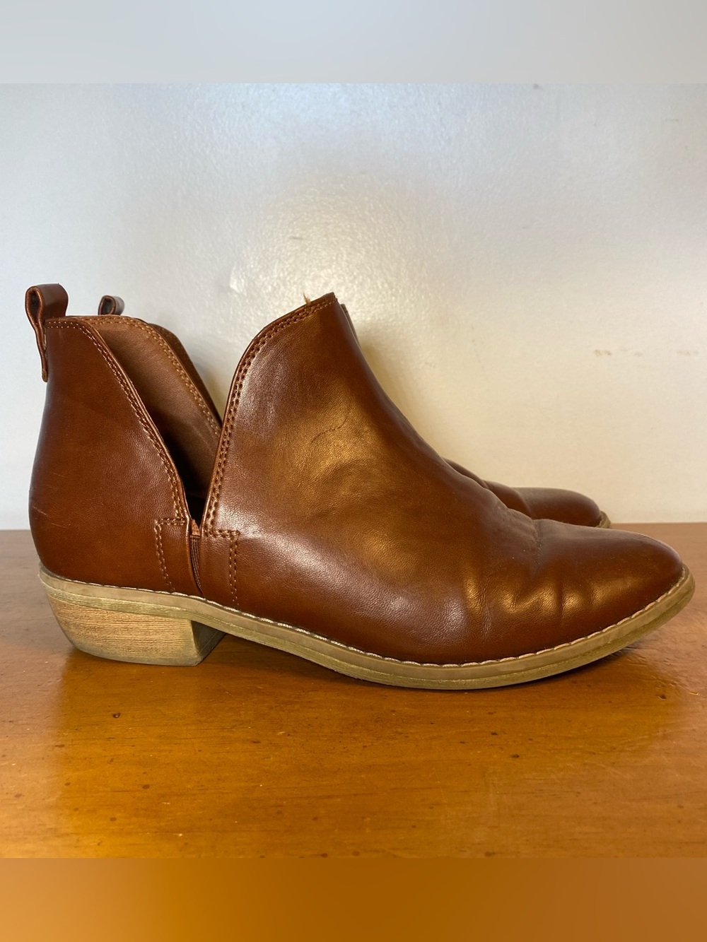 Universal Thread Women’s 6.5 Ankle Boots Brown Faux Leather Nora Cut Out Fall